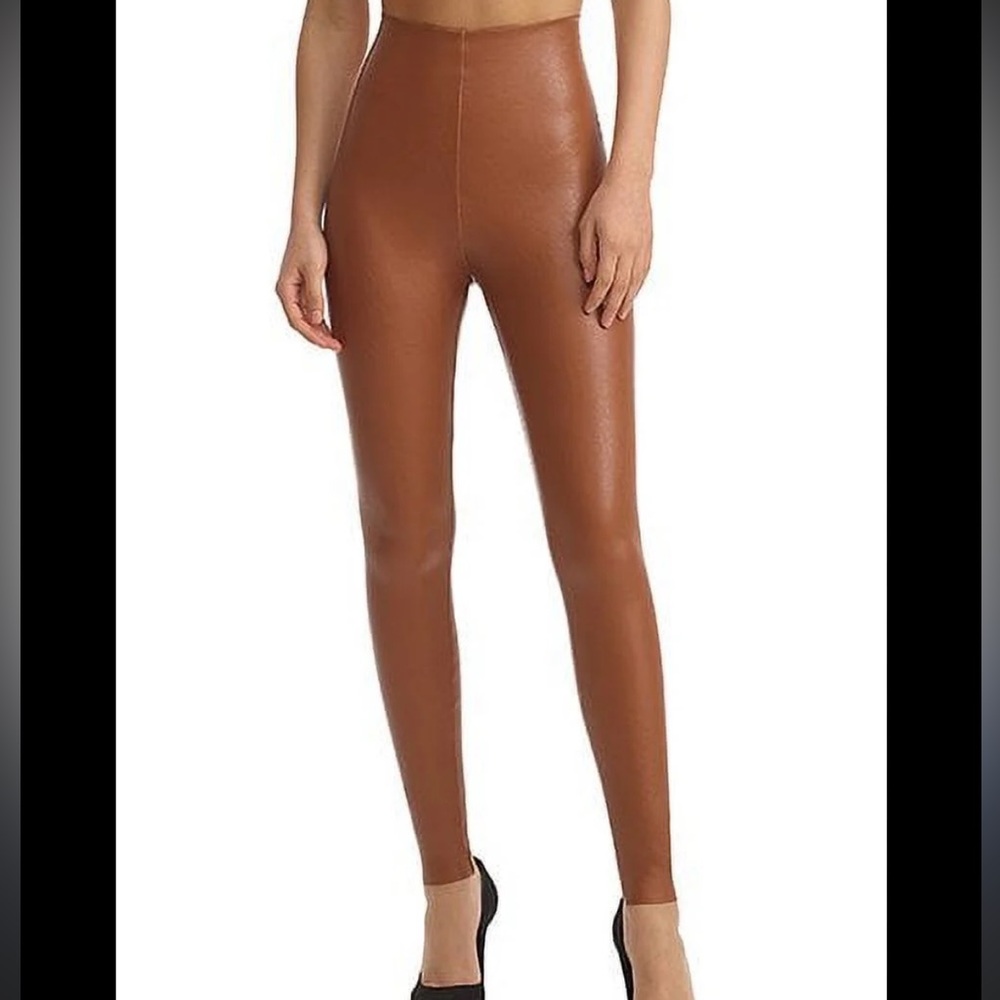 NWOT Commando Faux Leather Peach Pink Leggings Sz M